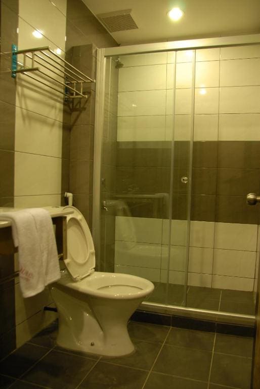 Queen Hotel - View 4