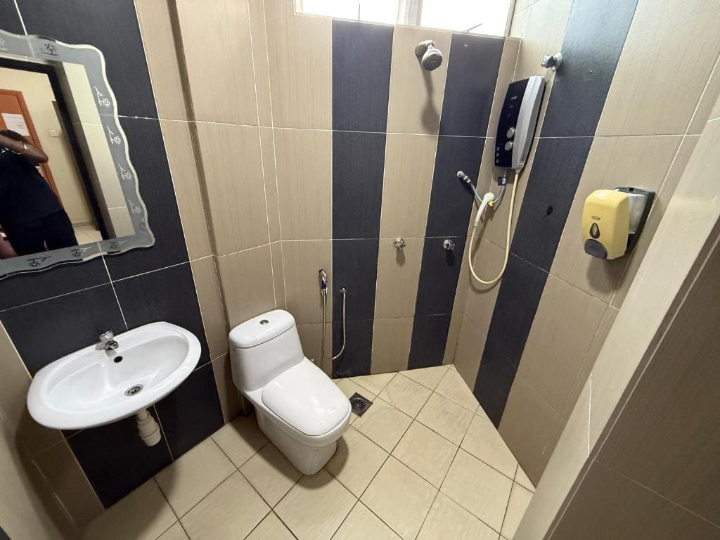 Radiant Heights Hotel by KK Inn - View 5