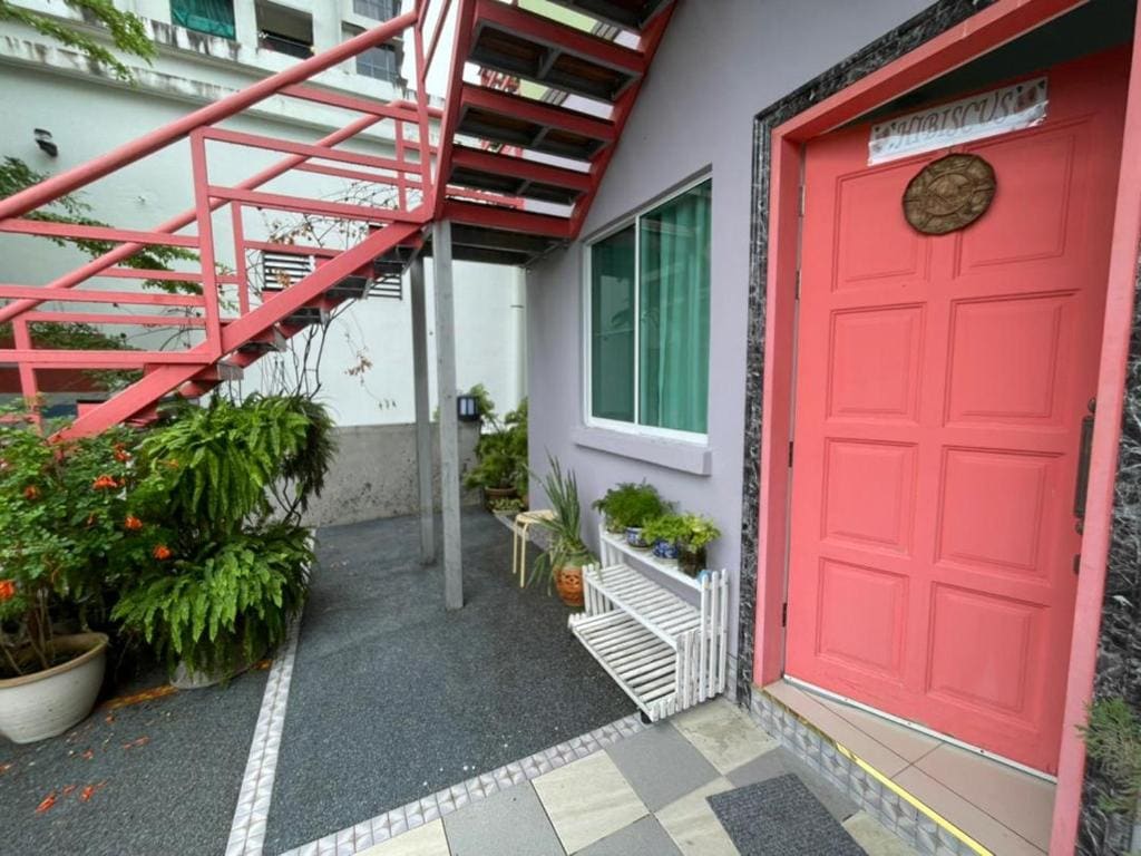 Rafiki Homestay Hibiscus 2R1BR - View 3
