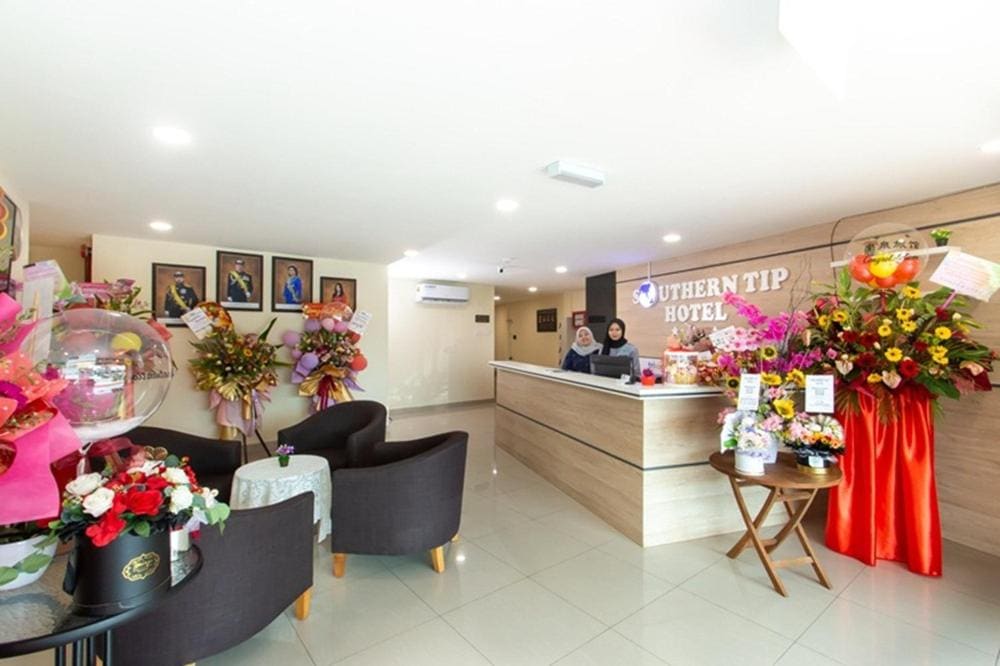 Southern Tip Hotel - City - Main view