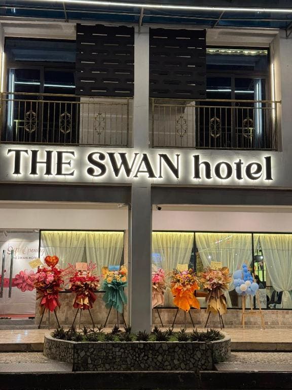 THE SWAN hotel - Main view