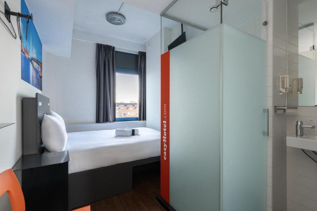 easyHotel Rotterdam City Centre - View 7