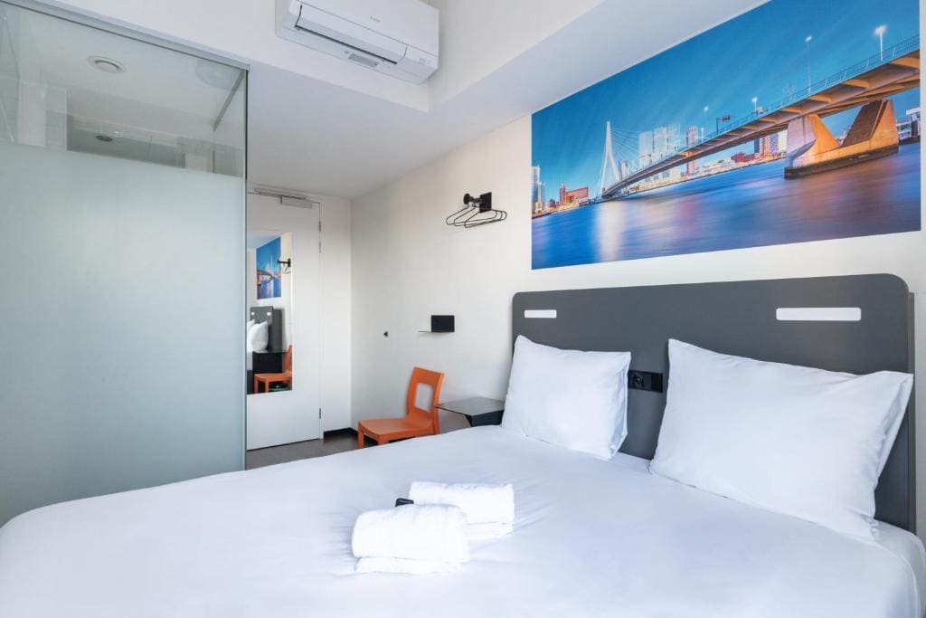 easyHotel Rotterdam City Centre - View 6