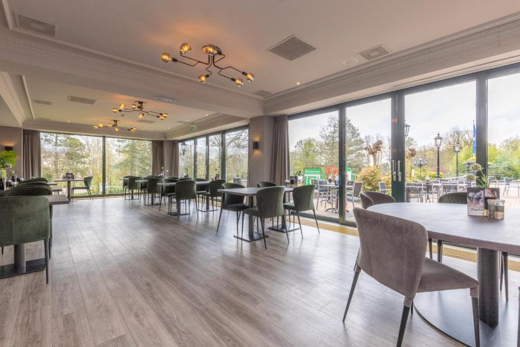 Fletcher Familiehotel De Hunzebergen - View 3