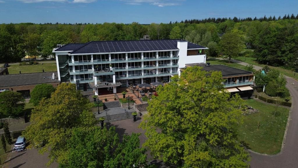 Fletcher Familiehotel De Hunzebergen - Main view