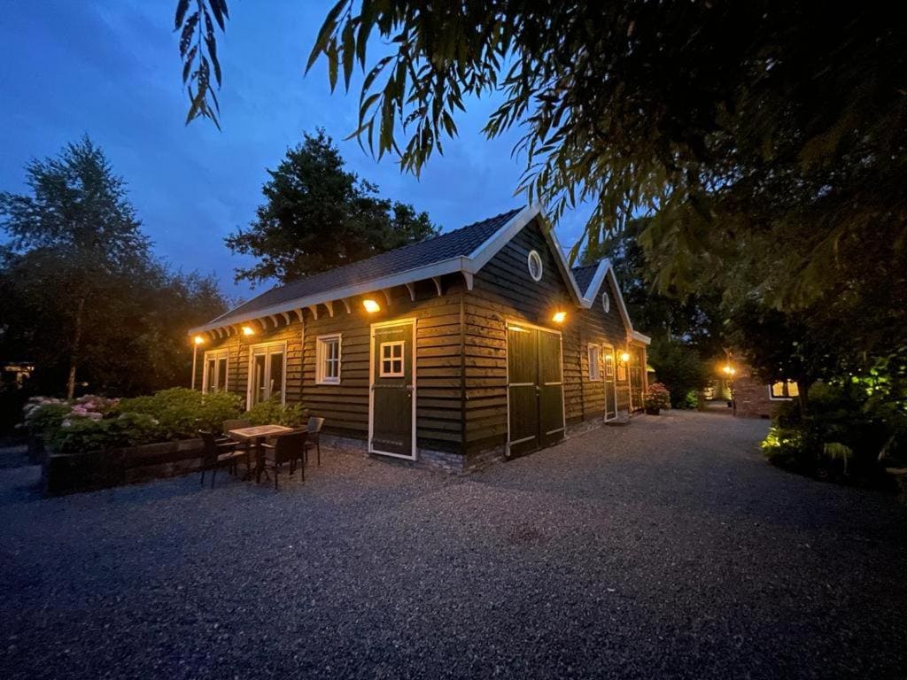 Flora’s B&B - Main view