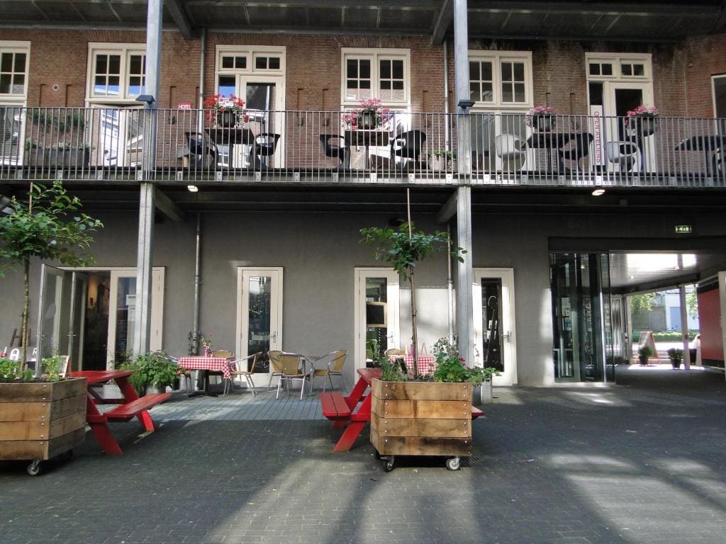 LABnul50 self check-in hotel Groningen - Main view