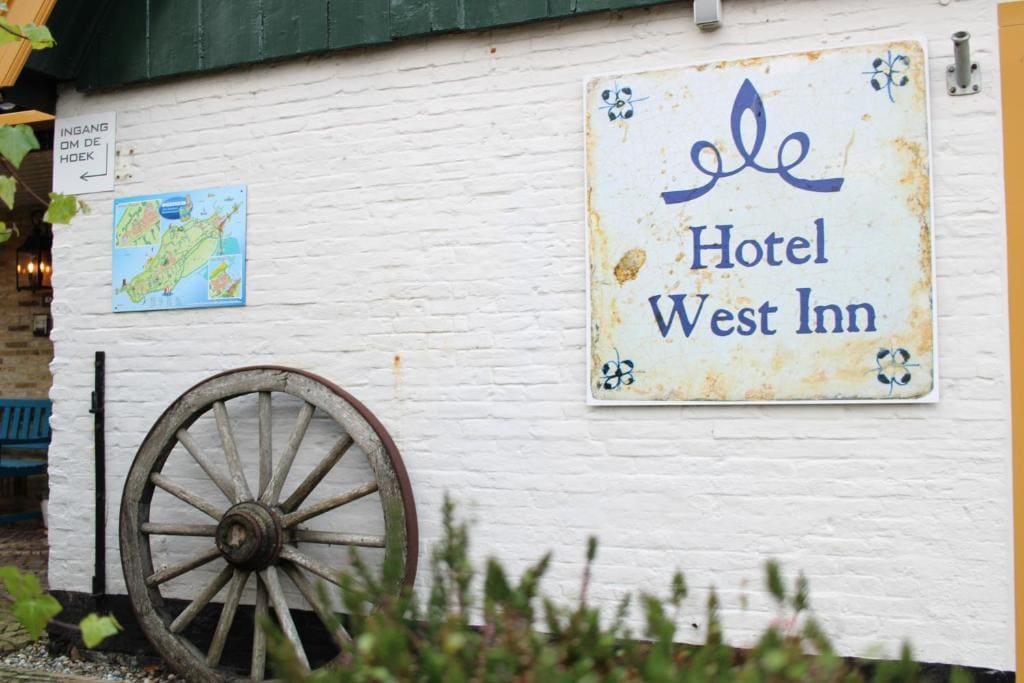 Hotel West Inn - Main view