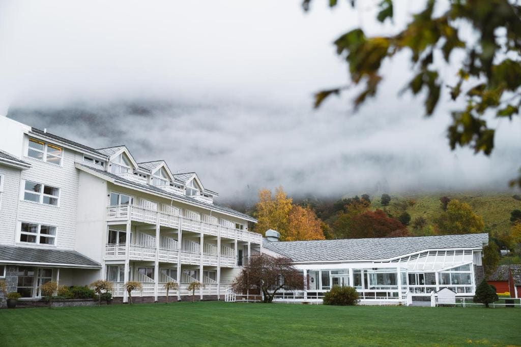 Rosendal Fjordhotel - Main view