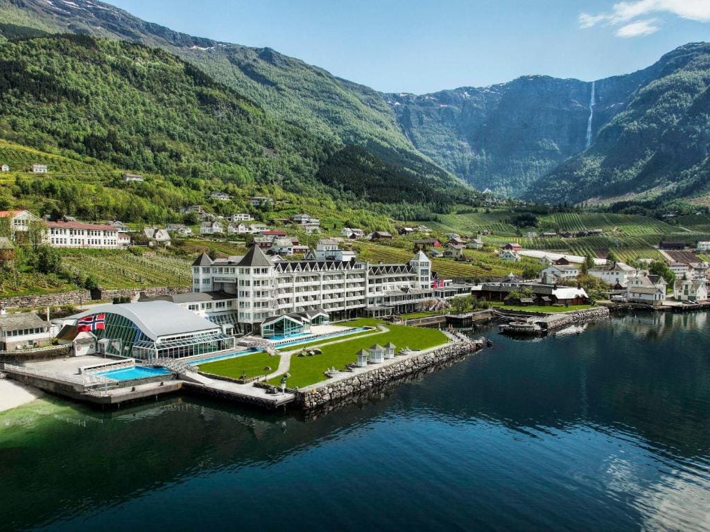 Hotel Ullensvang - Main view