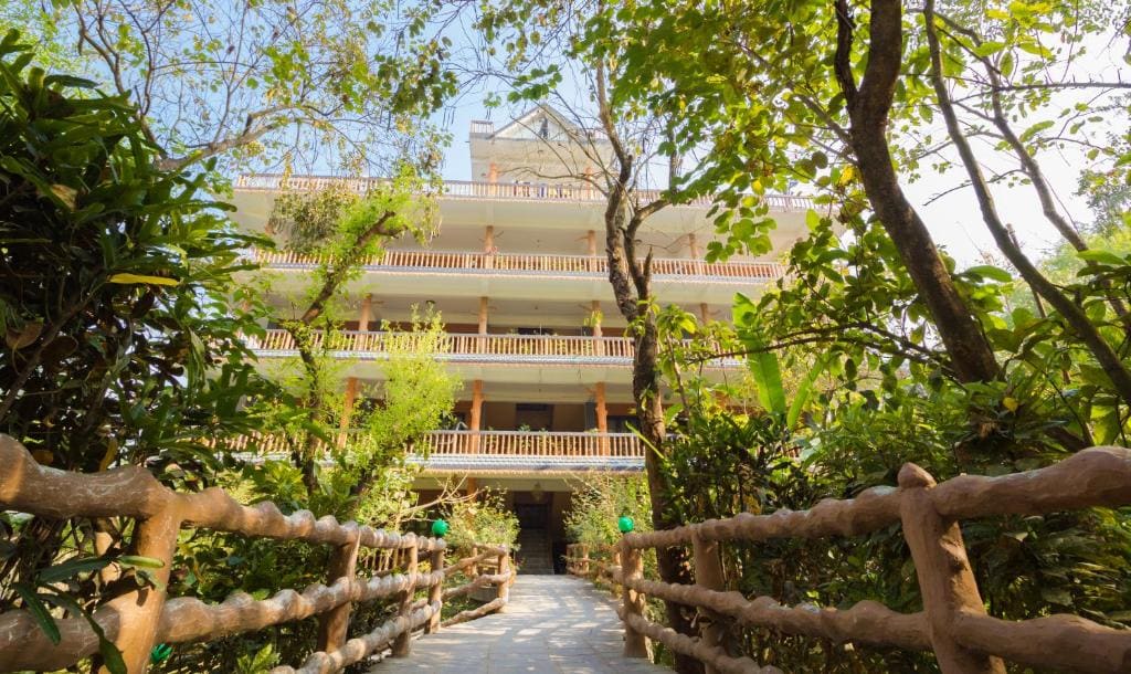 Chitwan Gaida Lodge - Animal Lovers & Birdwatchers Paradise - View 5