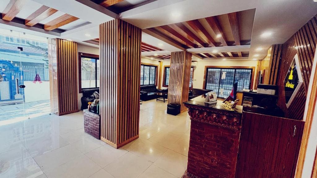 Hotel Divine Inn - Main view