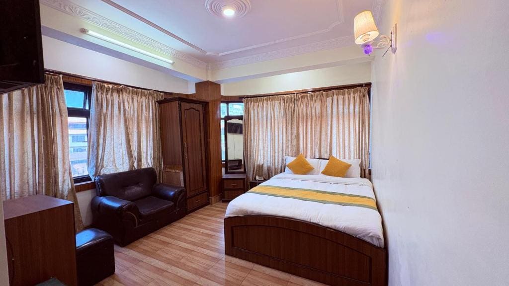 Hotel Divine Inn - View 2