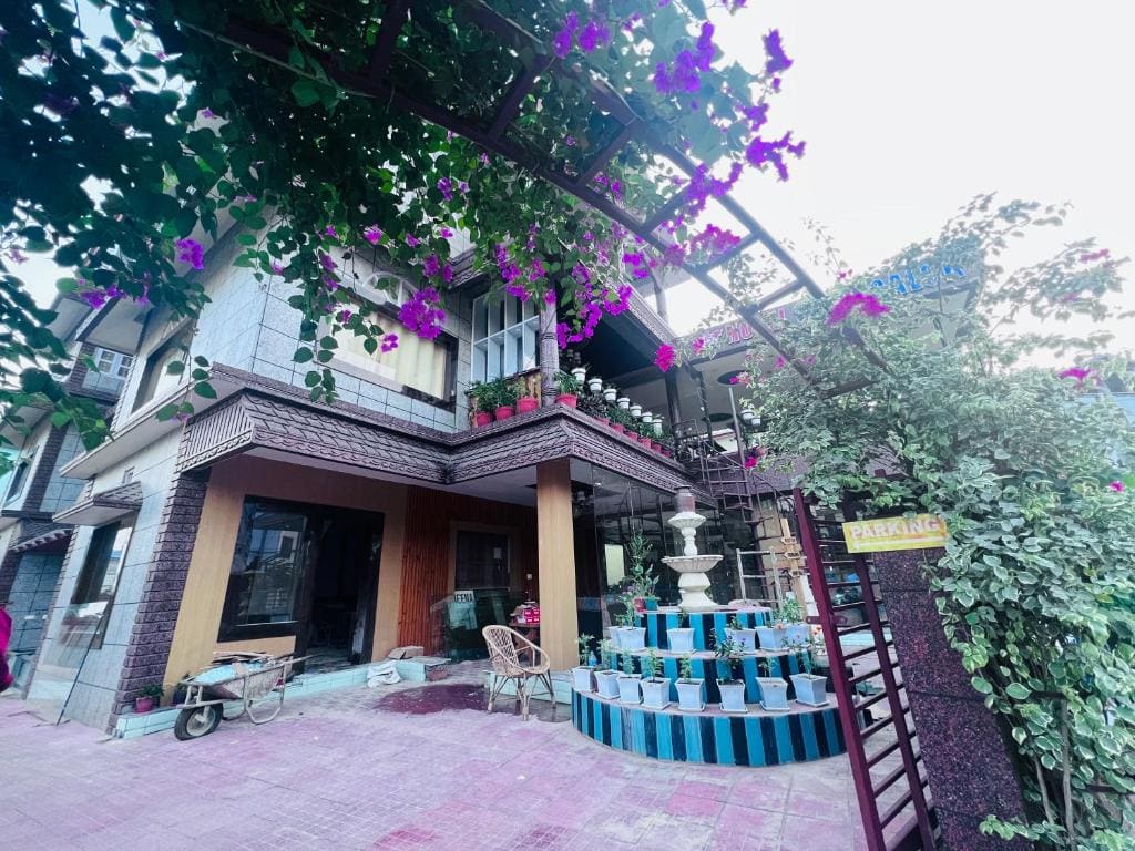 Hotel Swargalok - Main view