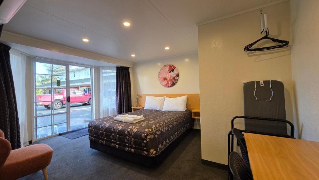 Admirals Motor Lodge - View 2