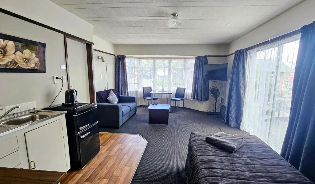 Anchor Motel - View 7