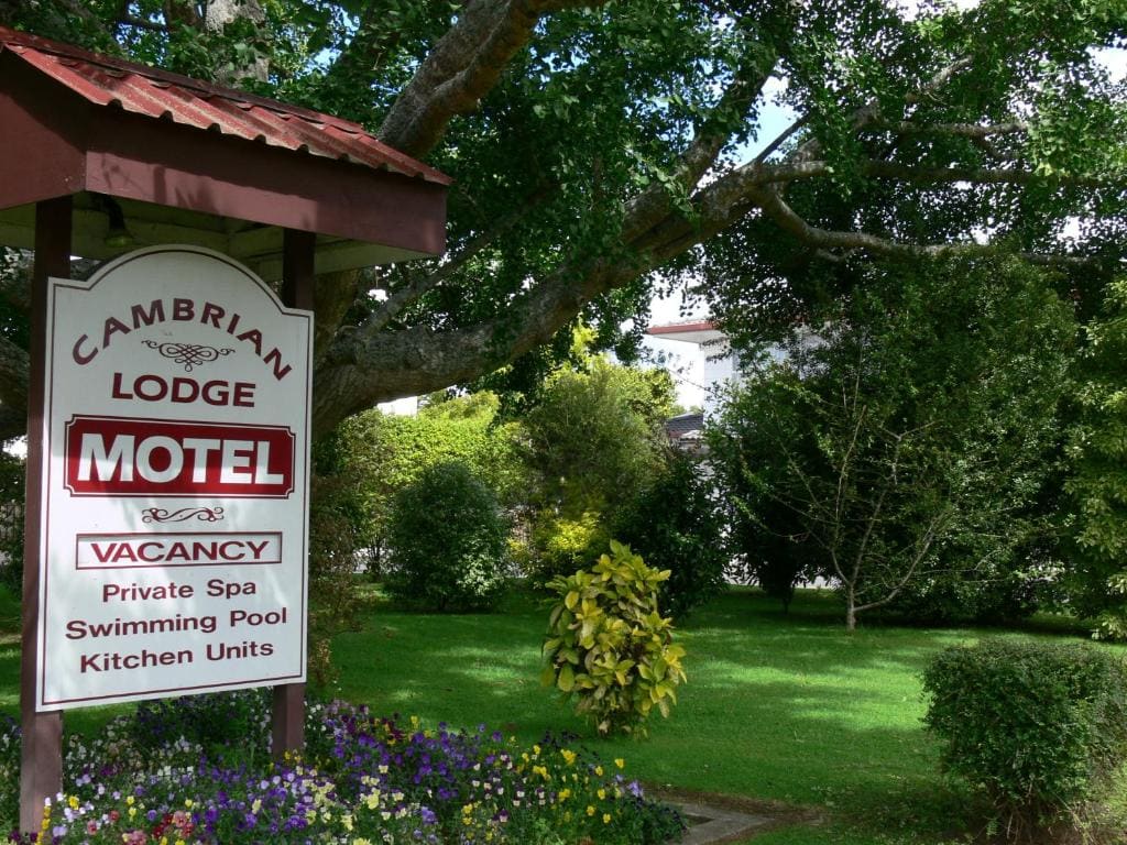 Cambrian Lodge Motel - Main view