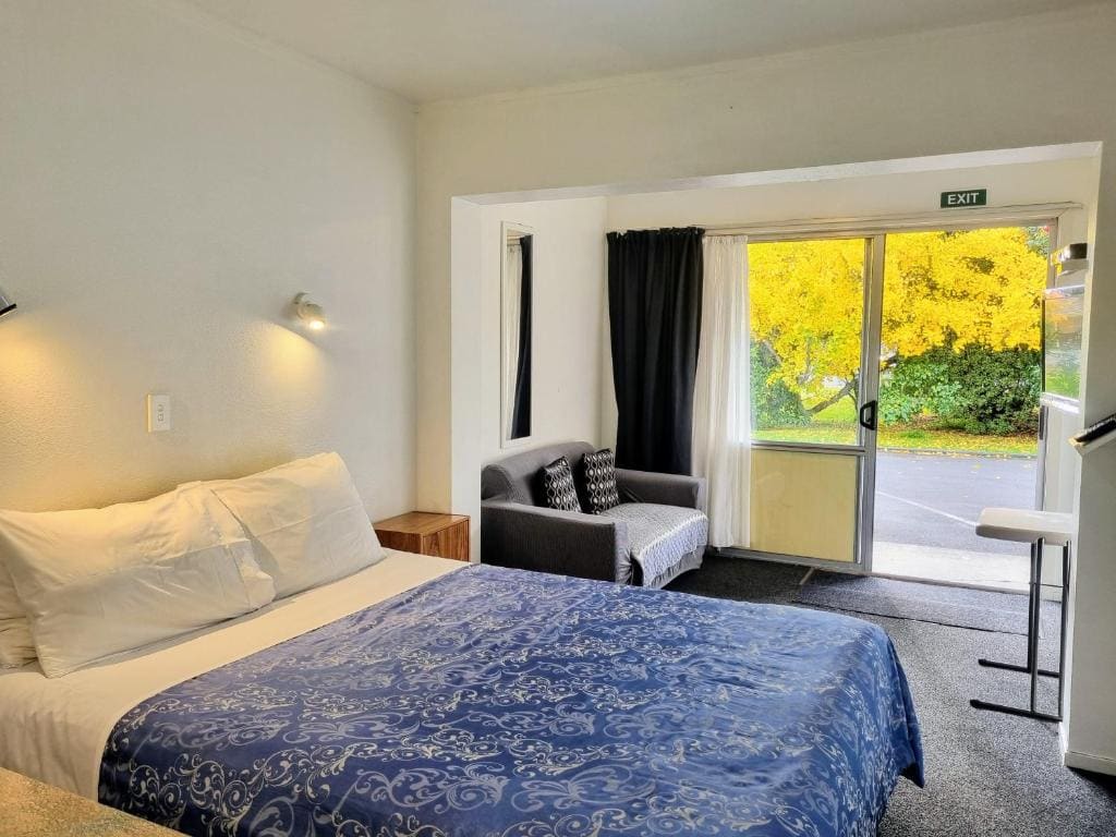 Cambrian Lodge Motel - View 2