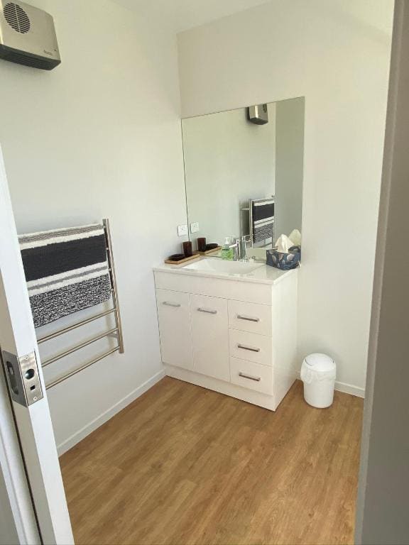 Central Retreat and self contained with free wifi - View 4