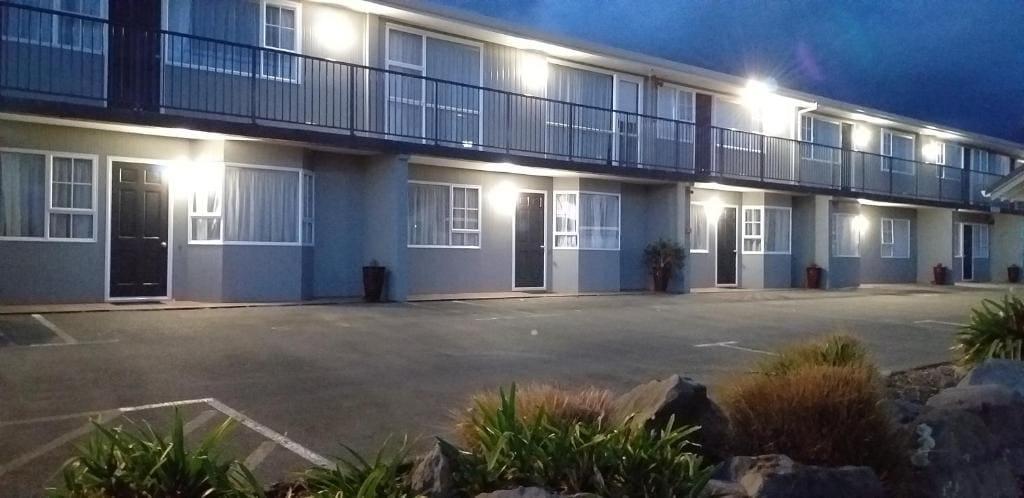 Chevron Motel - Main view