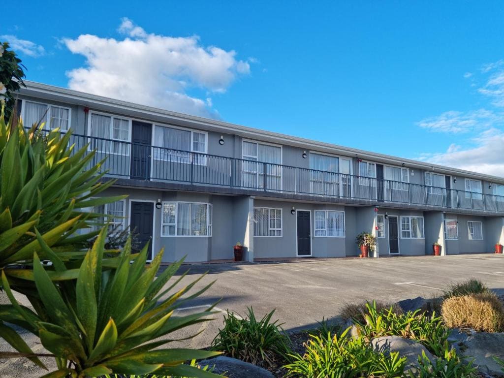Chevron Motel - View 3