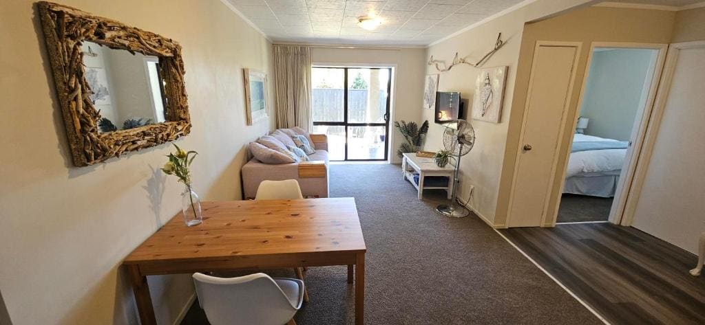 Coastal Escape in Mairangi Bay - Main view