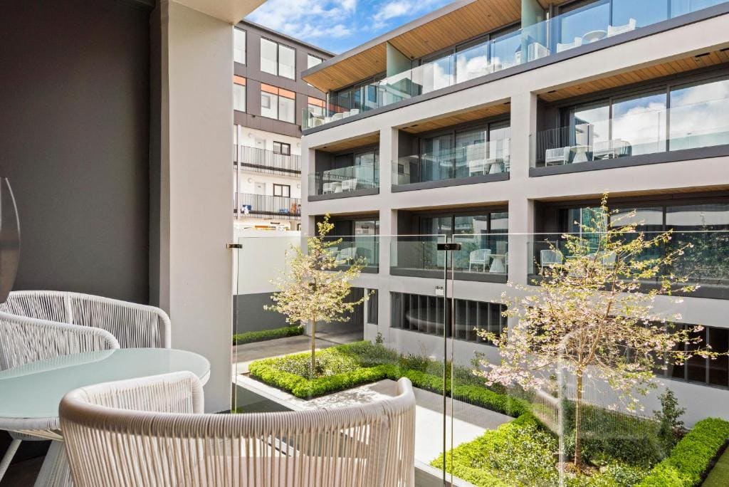 FERNZ Motel & Apartments Birkenhead - View 5