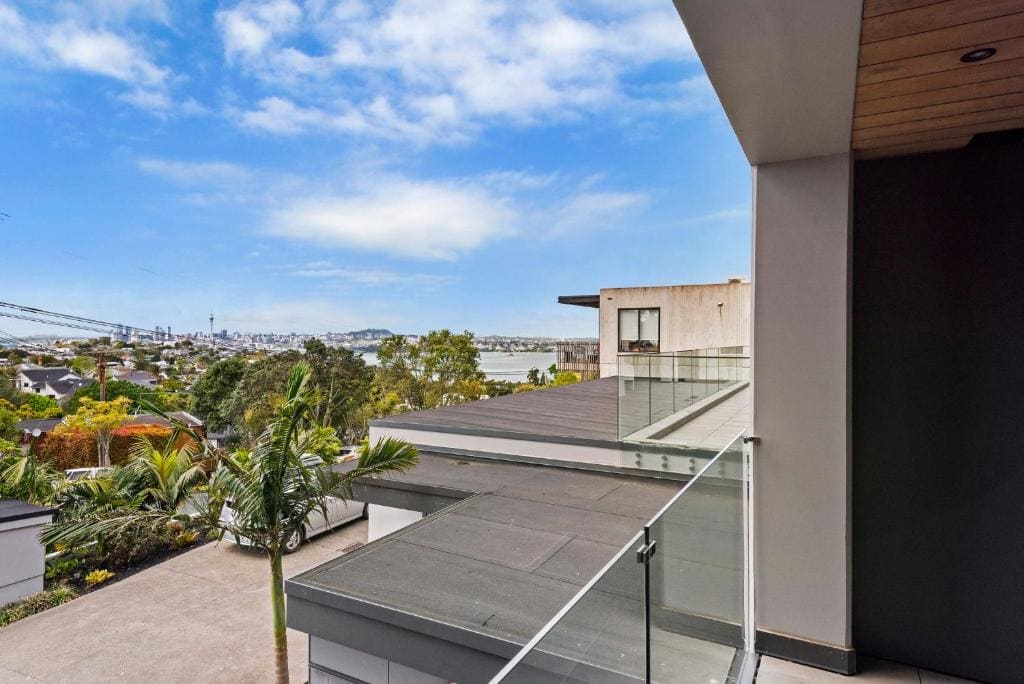 FERNZ Motel & Apartments Birkenhead - View 4