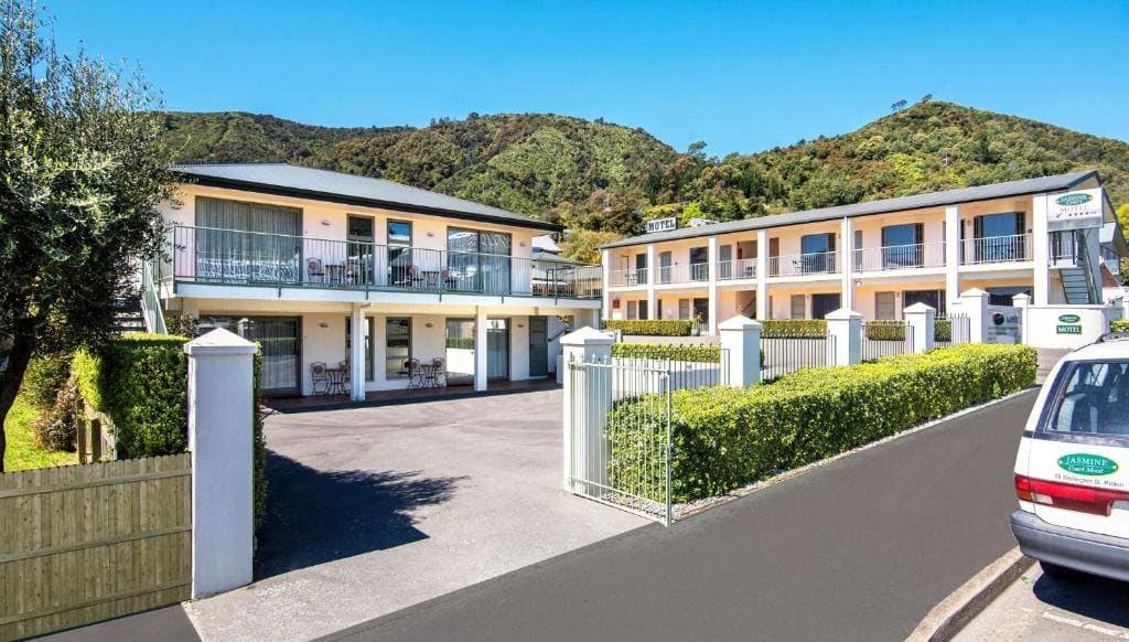 Jasmine Court Motel - Main view