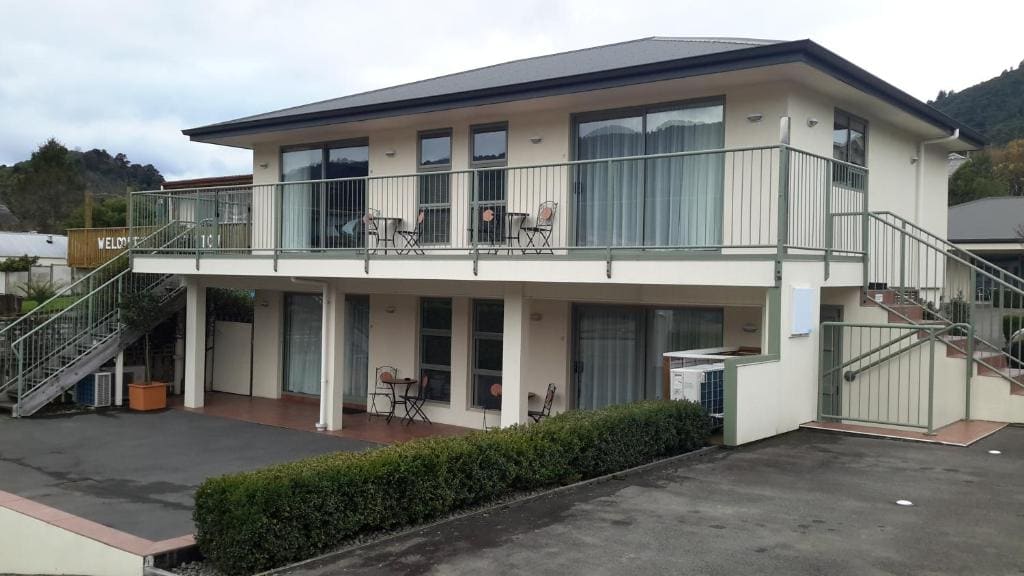 Jasmine Court Motel - View 3