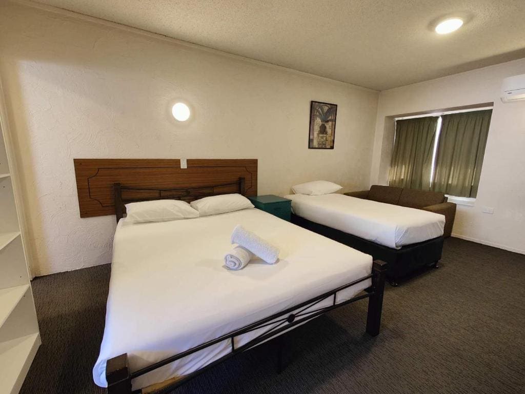 Kings Court Motor Lodge - View 2