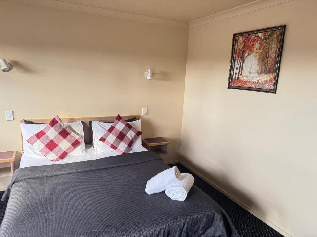 New Castle Motor Lodge - View 7