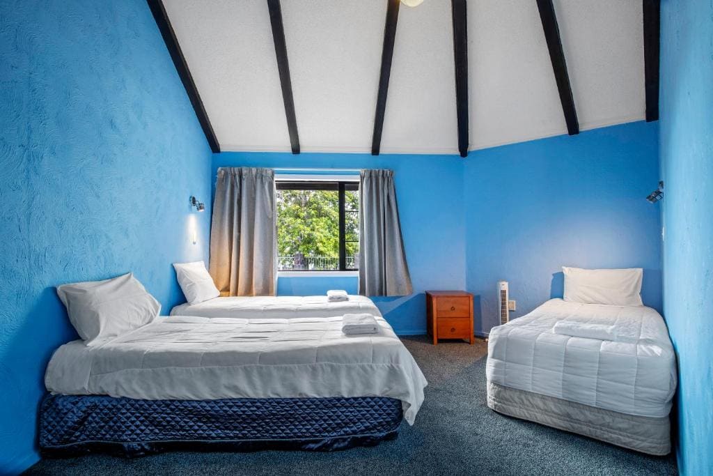 Oakwood Manor Motor Lodge - View 2