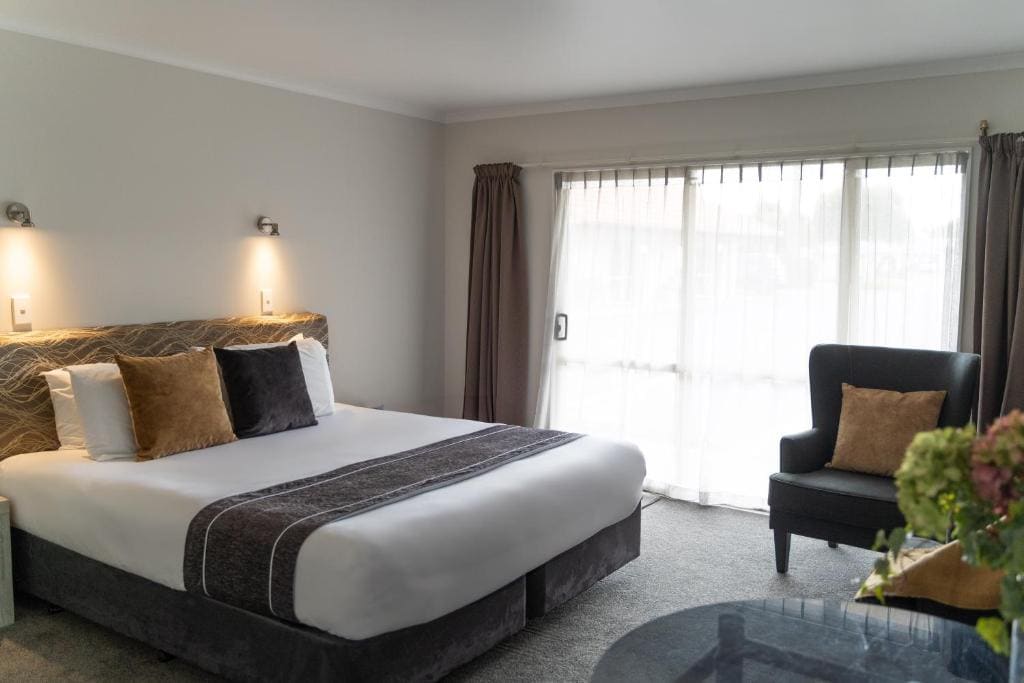 Pacific Coast Motor Lodge - View 7