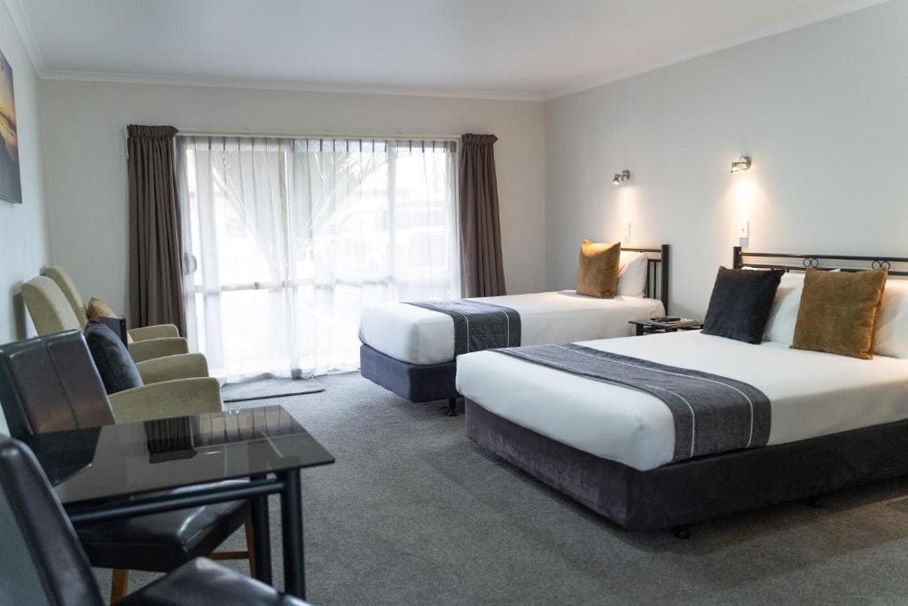Pacific Coast Motor Lodge - View 2