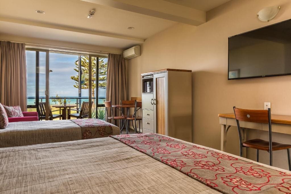 Pebble Beach Motor Inn - View 2