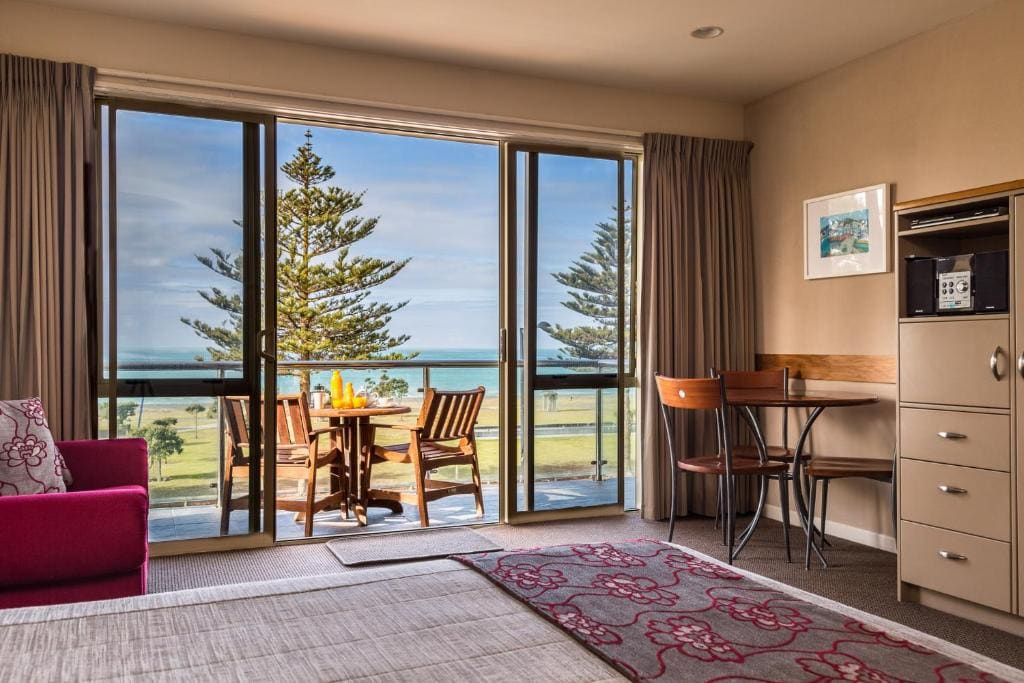 Pebble Beach Motor Inn - View 4