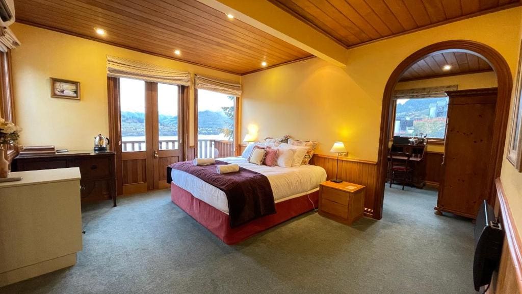 Pencarrow Boutique Lodge - View 2