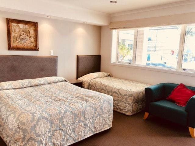 Phoenix Palm Motel - View 2