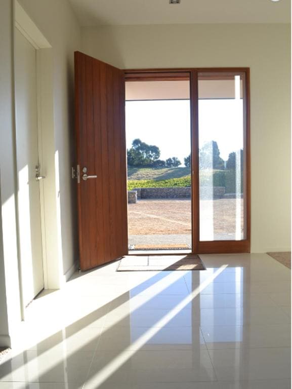 Pine Hill Lodge In Vineyard - Main view