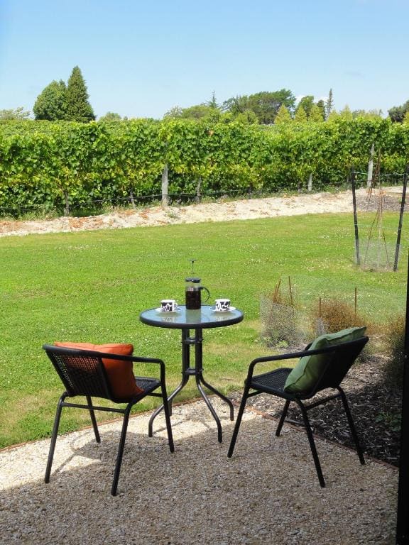 Pine Hill Lodge In Vineyard - View 3