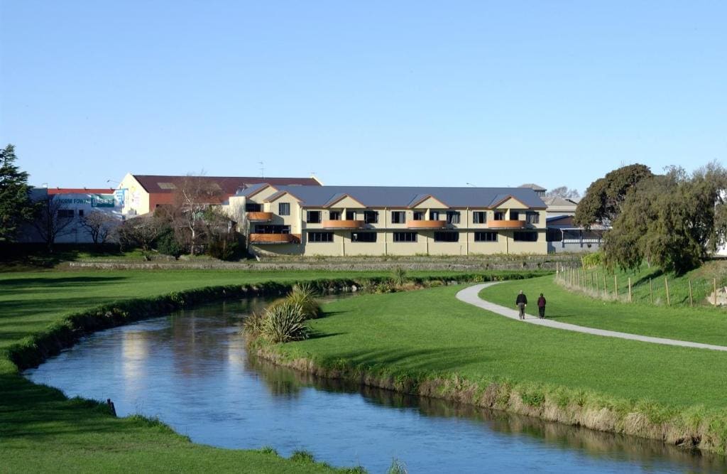 Waterfront motel - Main view