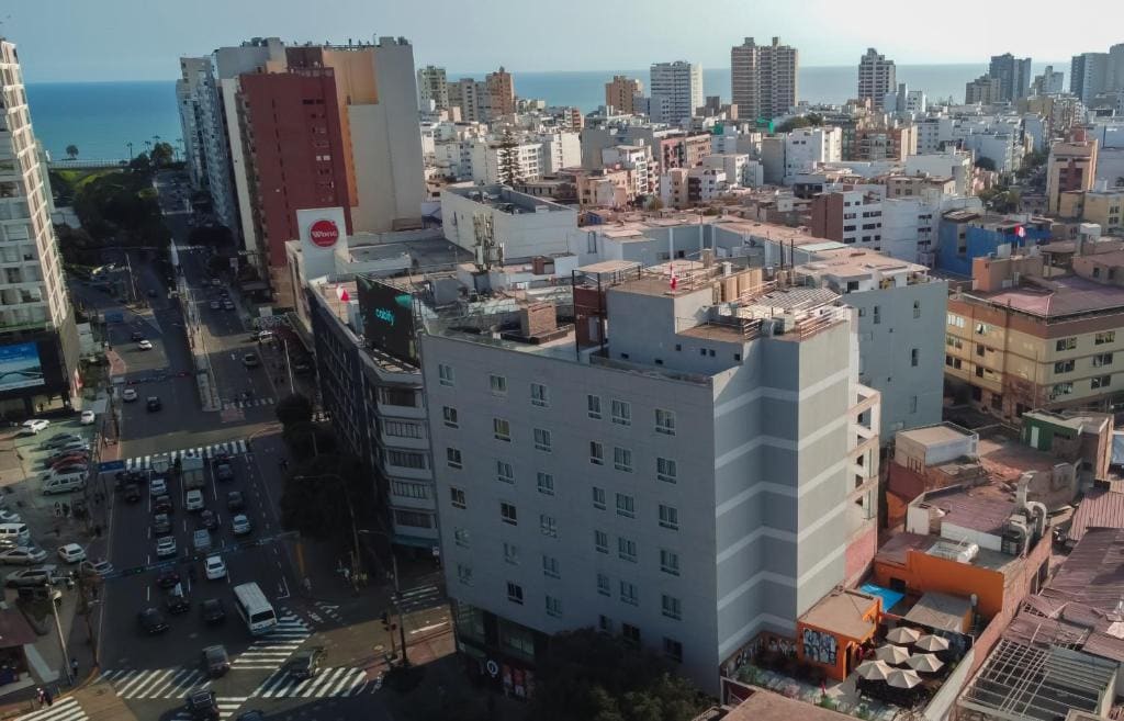 MIRAFLORES CITY HOTEL - Main view
