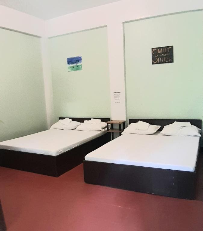 Angel and Marie's Basic ACroom for 2-4 pax - Vista 5