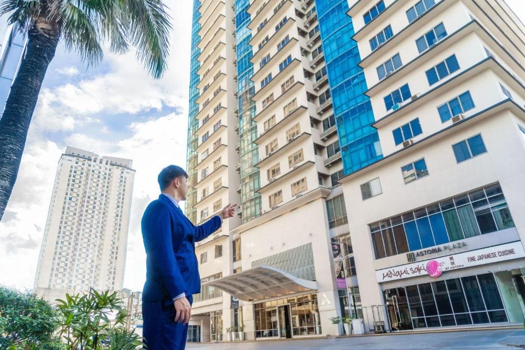 Astoria Plaza - Main view
