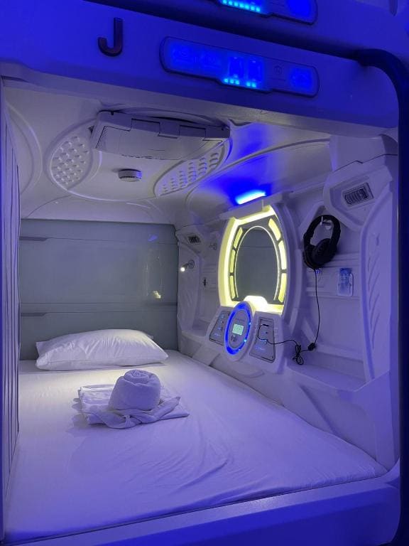 BMAX SPACEPODS sleep in space - 4mins from Mactan Airport - View 2