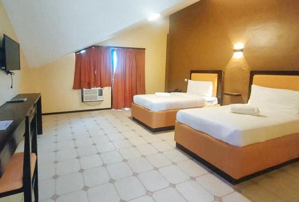 RedDoorz at Carlton Martin Hotel Masbate City - View 6