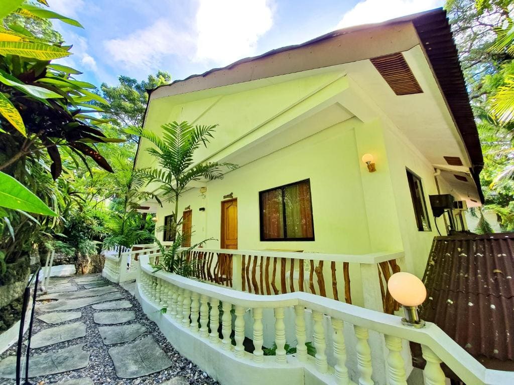 Cocoloco Beach Resort - Main view