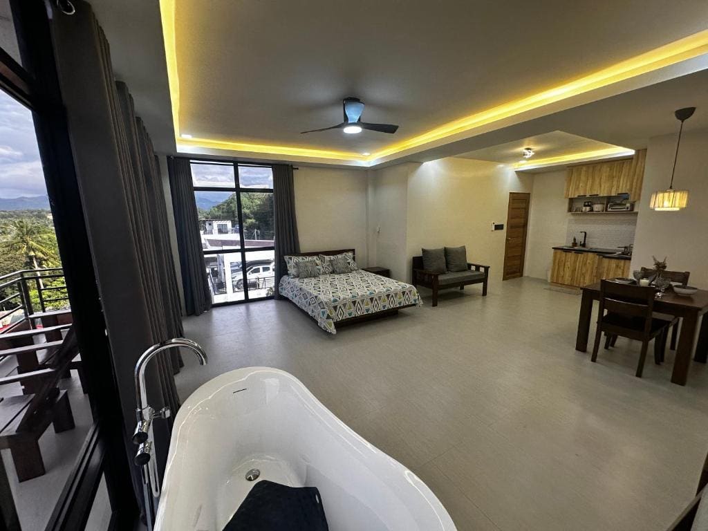 Couple Suite Batangas Private Tub and Sunset Balcony — Ansicht 6