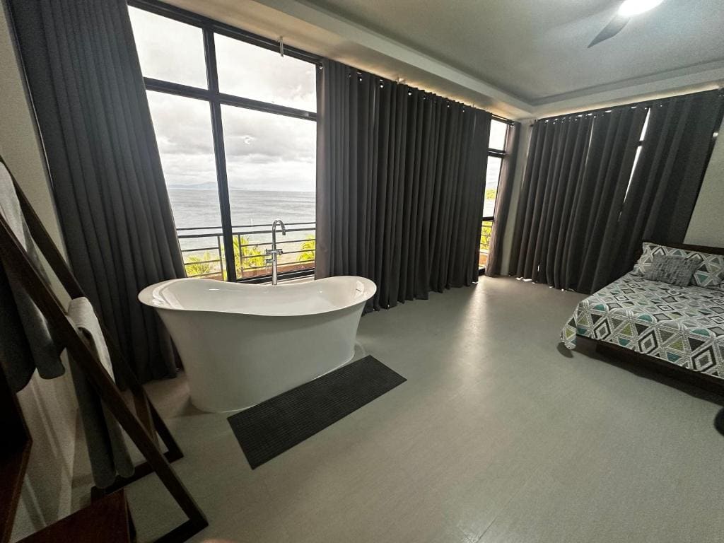 Couple Suite Batangas Private Tub and Sunset Balcony — Ansicht 7